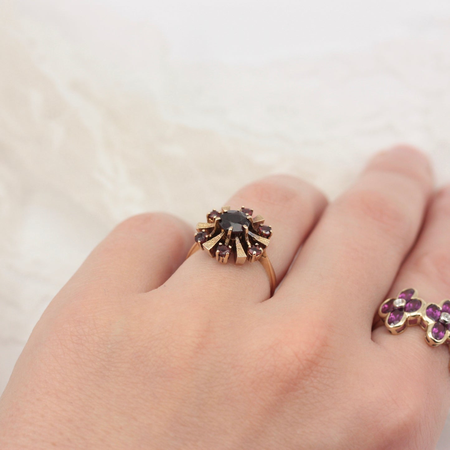 vintage 9ct gold garnet ring 1970s