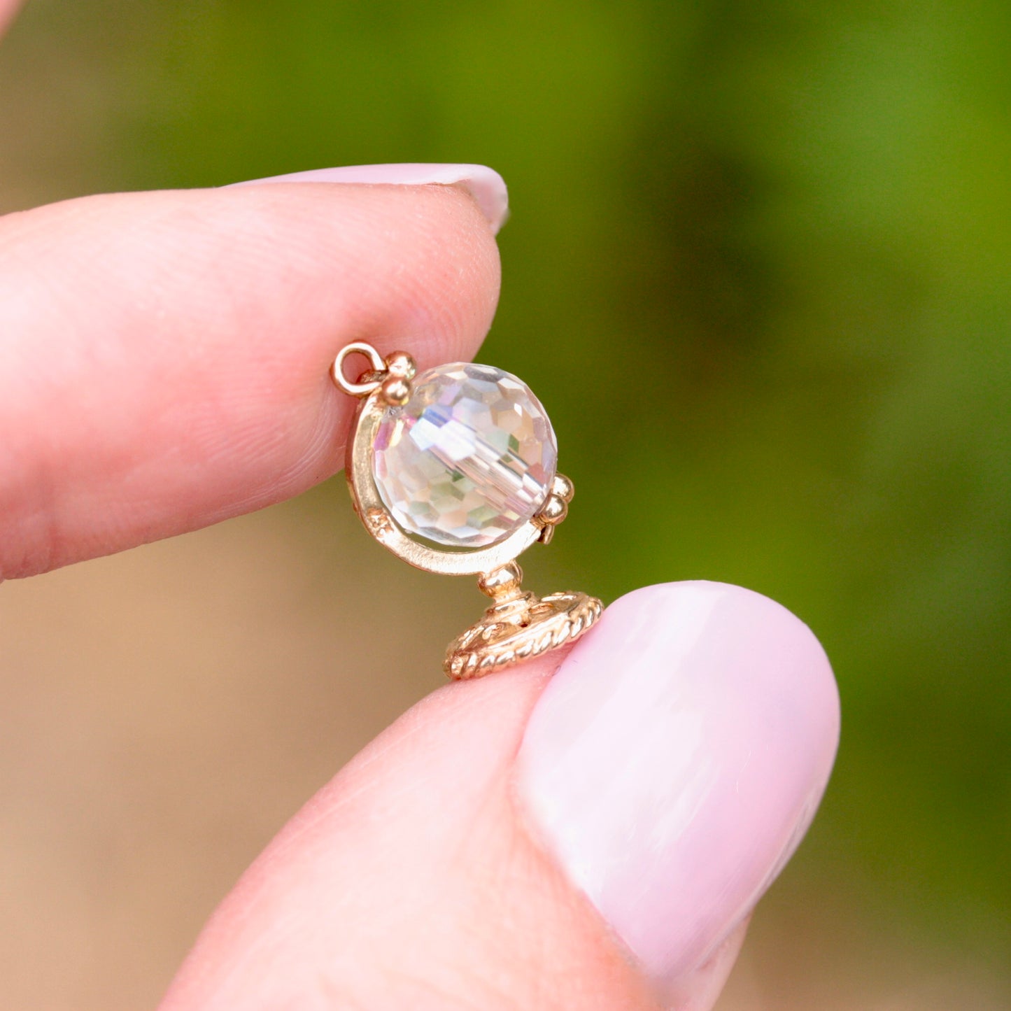 vintage 9ct gold moving globe charm