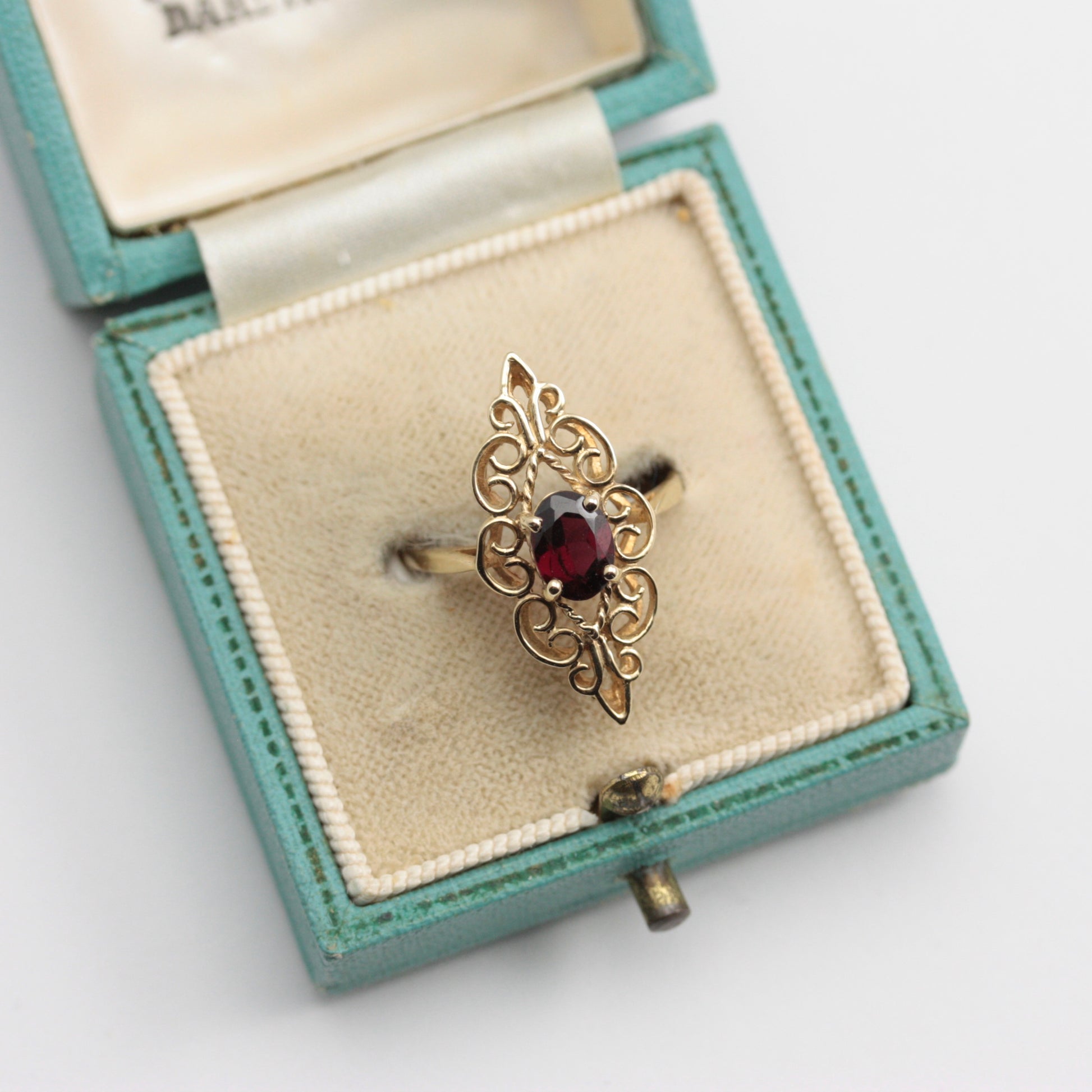 9ct gold garnet filigree ring