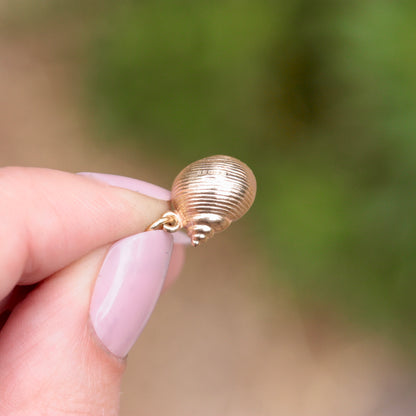vintage 9ct gold shell charm