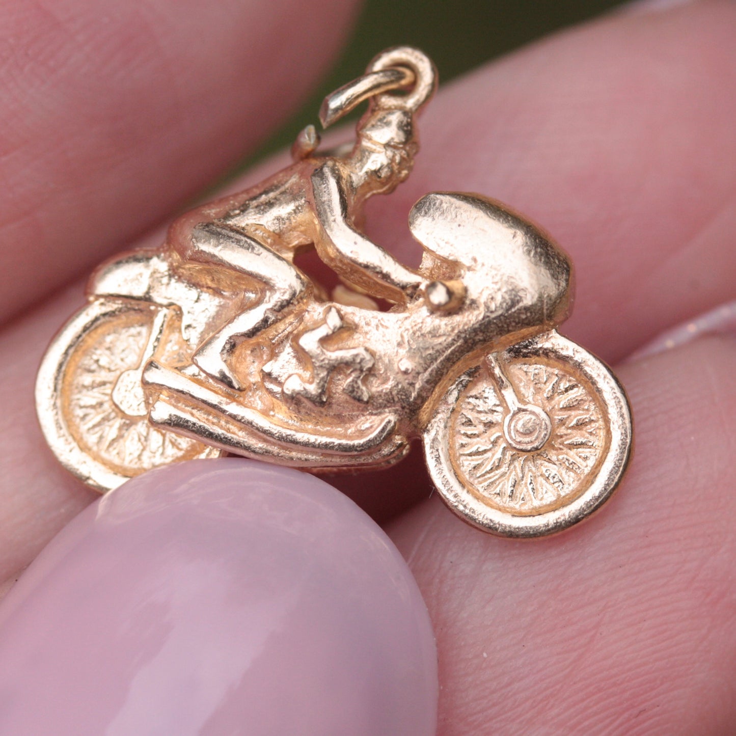 vintage 9ct gold tt race charm