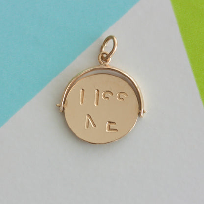 vintage 9ct gold kiss me spinning pendant