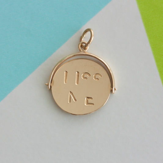 vintage 9ct gold kiss me spinning pendant