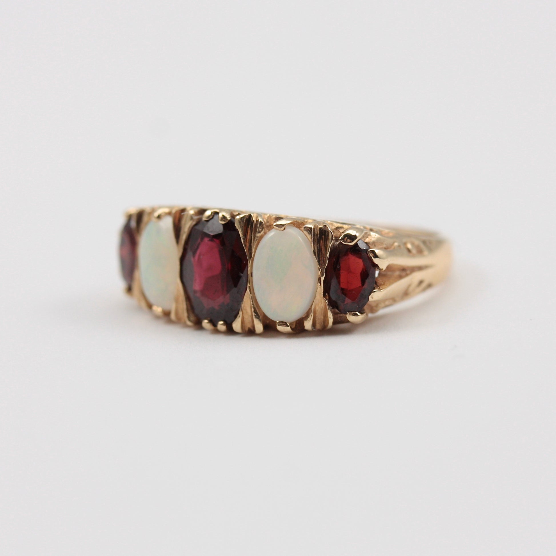 vintage 9ct gold 5 stone ring