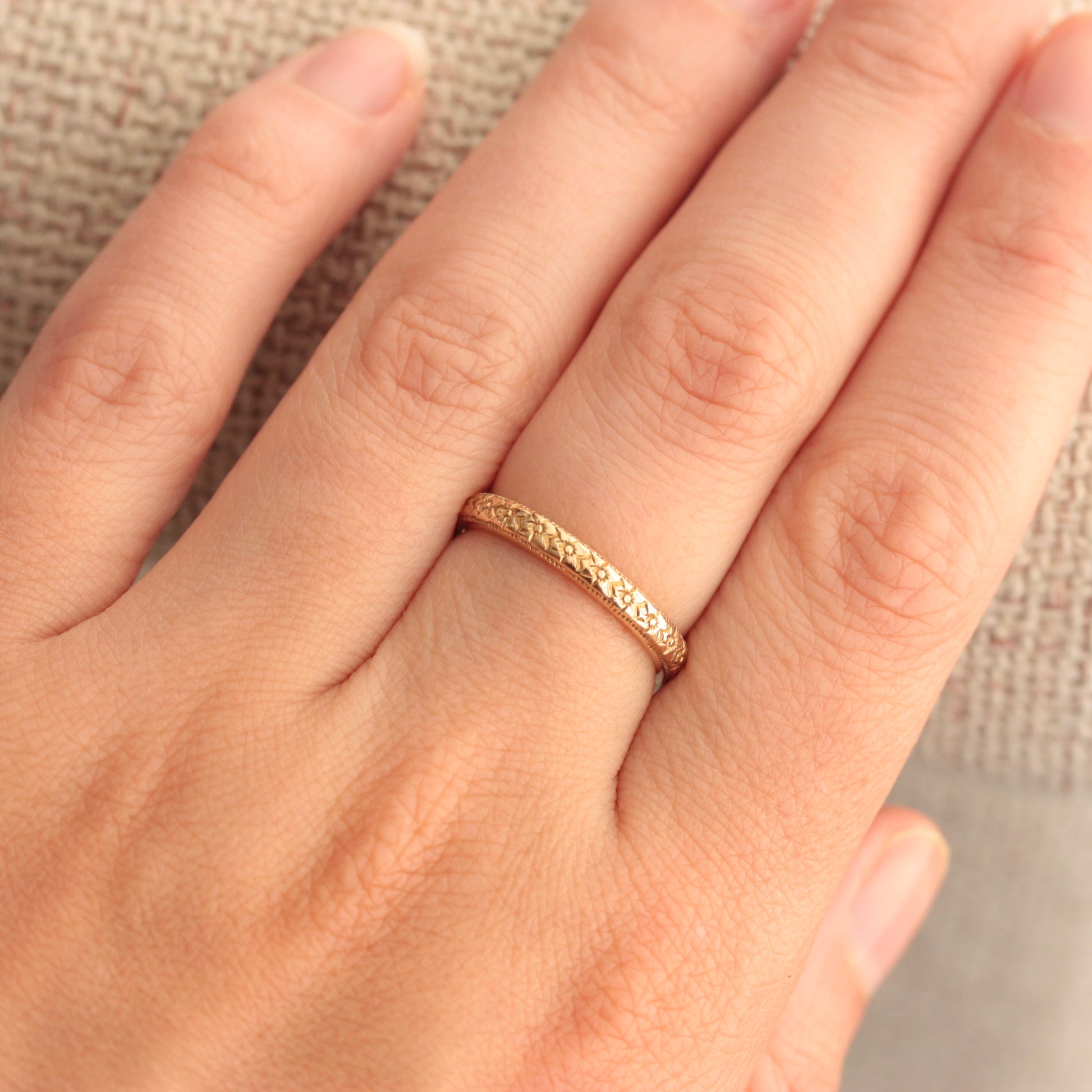9ct gold wedding band