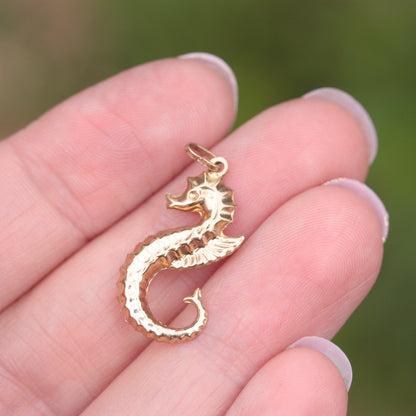 vintage 9ct gold seahors charm