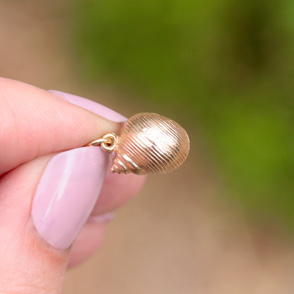 vintage 9ct gold shell charm