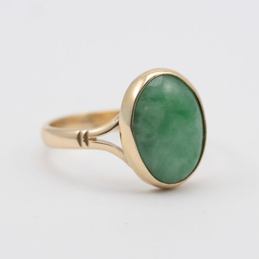 Vintage 9ct Gold and Jade Ring