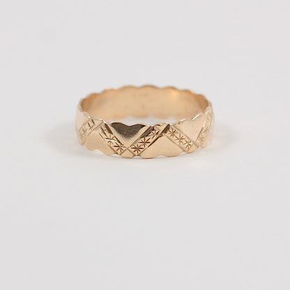Vintage 9ct Gold Scalloped Edge Patterned Band Ring, 1987