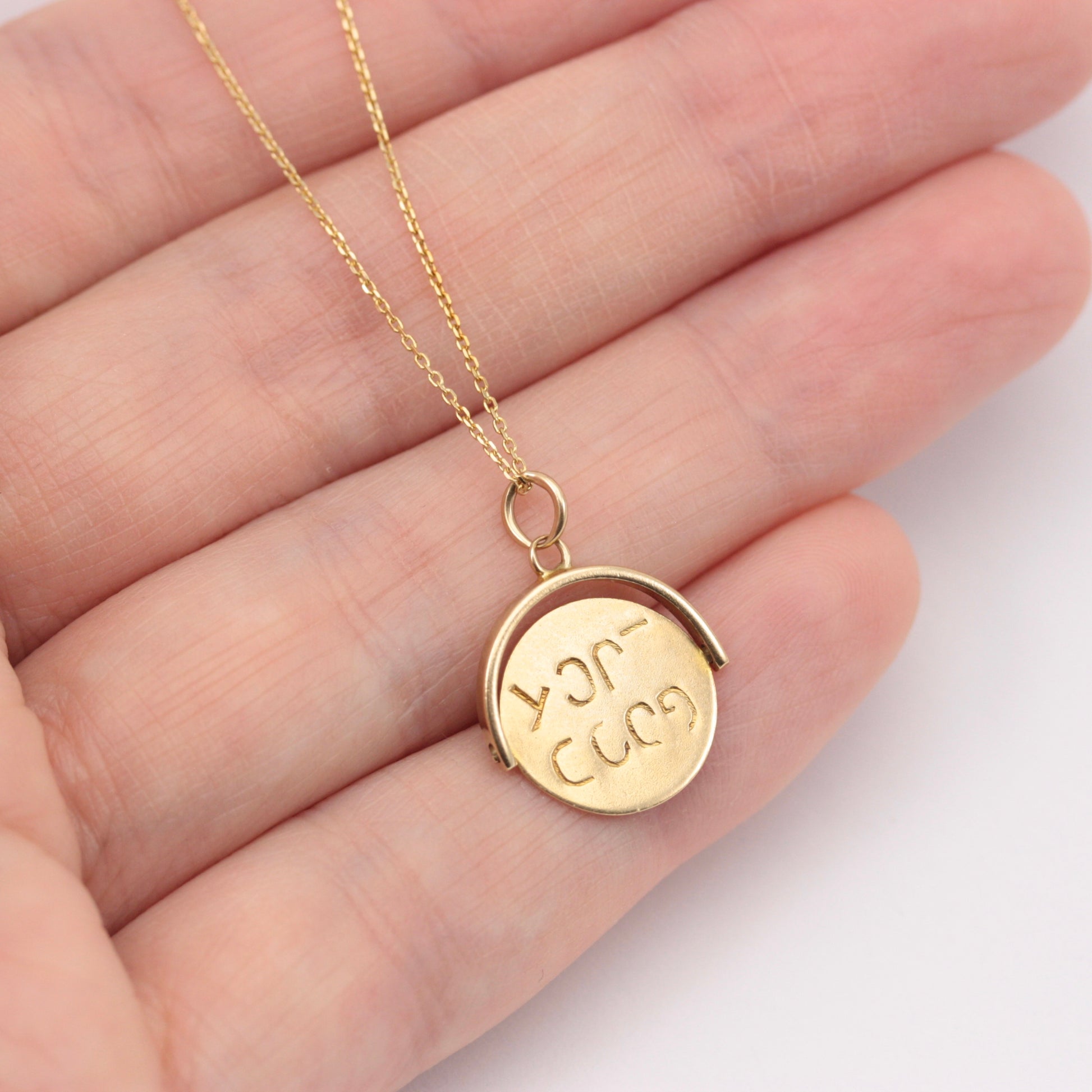 vintage 9ct gold spinning pendant good luck
