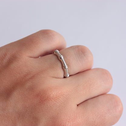 Vintage 9ct White Gold Textured Bamboo Design Ring
