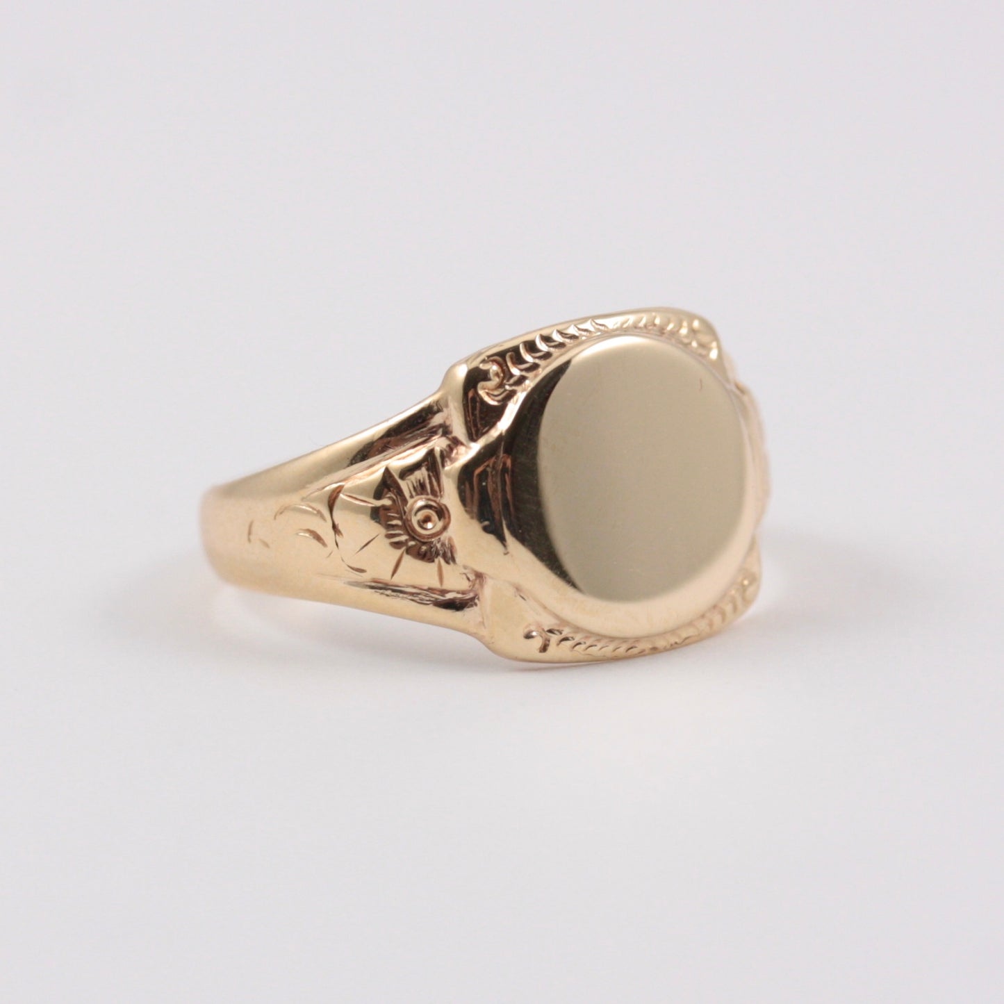 Vintage 9ct Gold Round Blank Signet Ring with Floral Shoulders, 1947