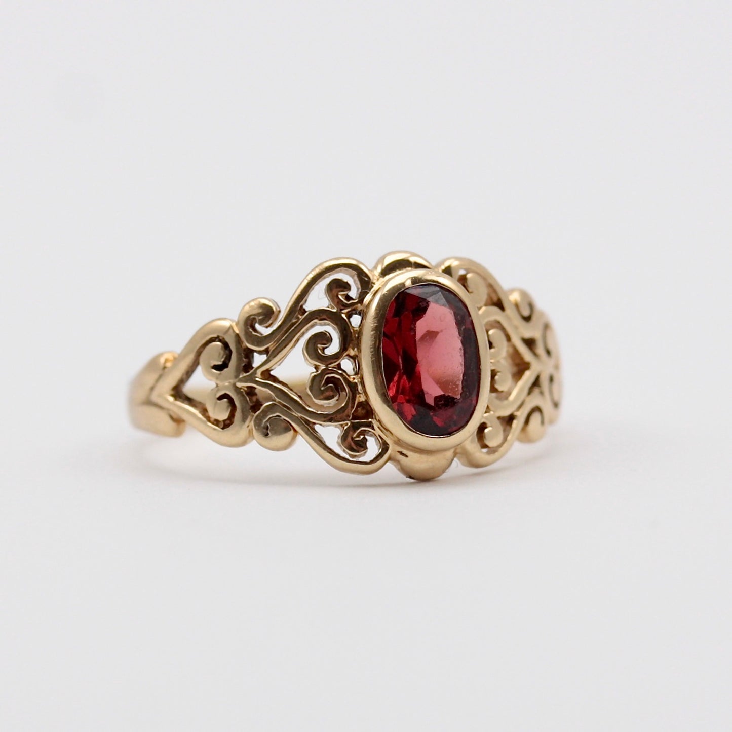 Vintage 9ct Gold and Garnet Scroll Design Ring