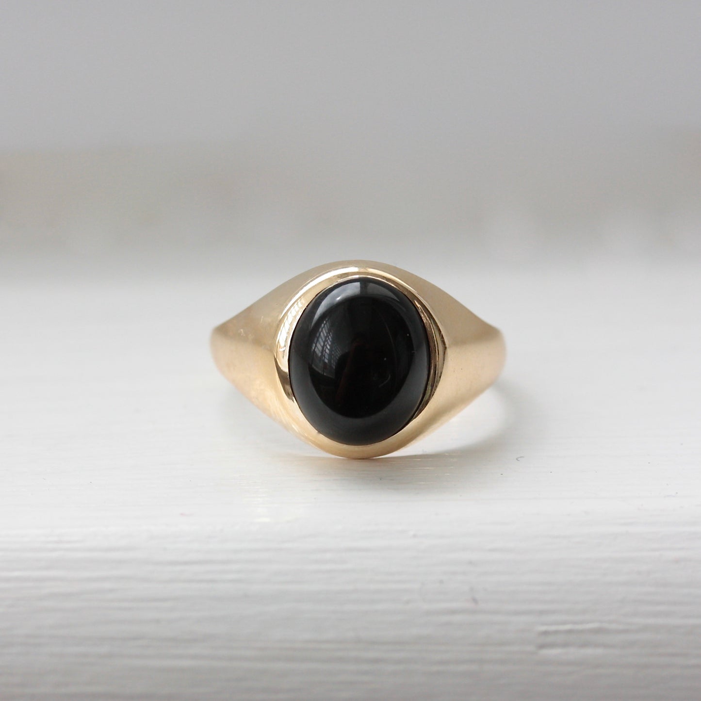 Vintage 9ct Gold Onyx Cabochon Signet Ring