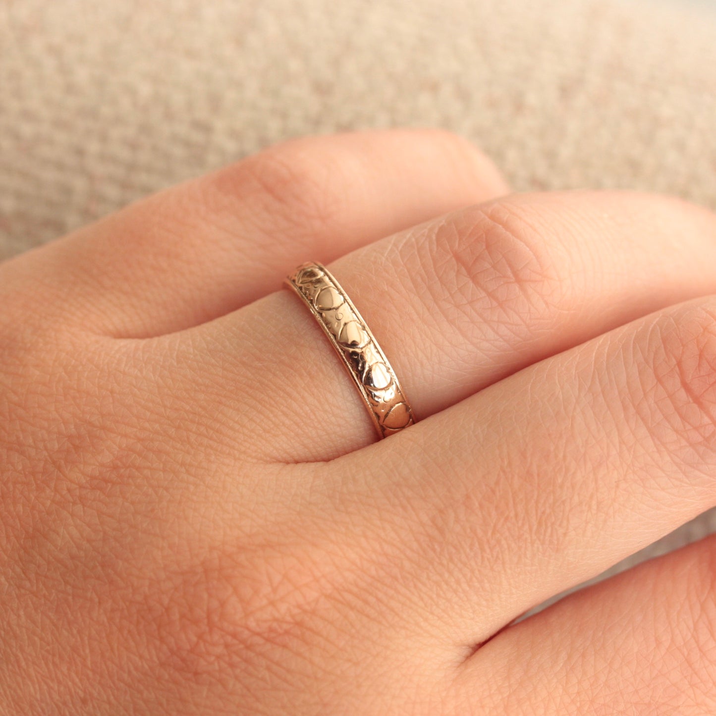 1950s patterned wedding ring