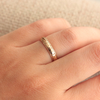 1950s patterned wedding ring