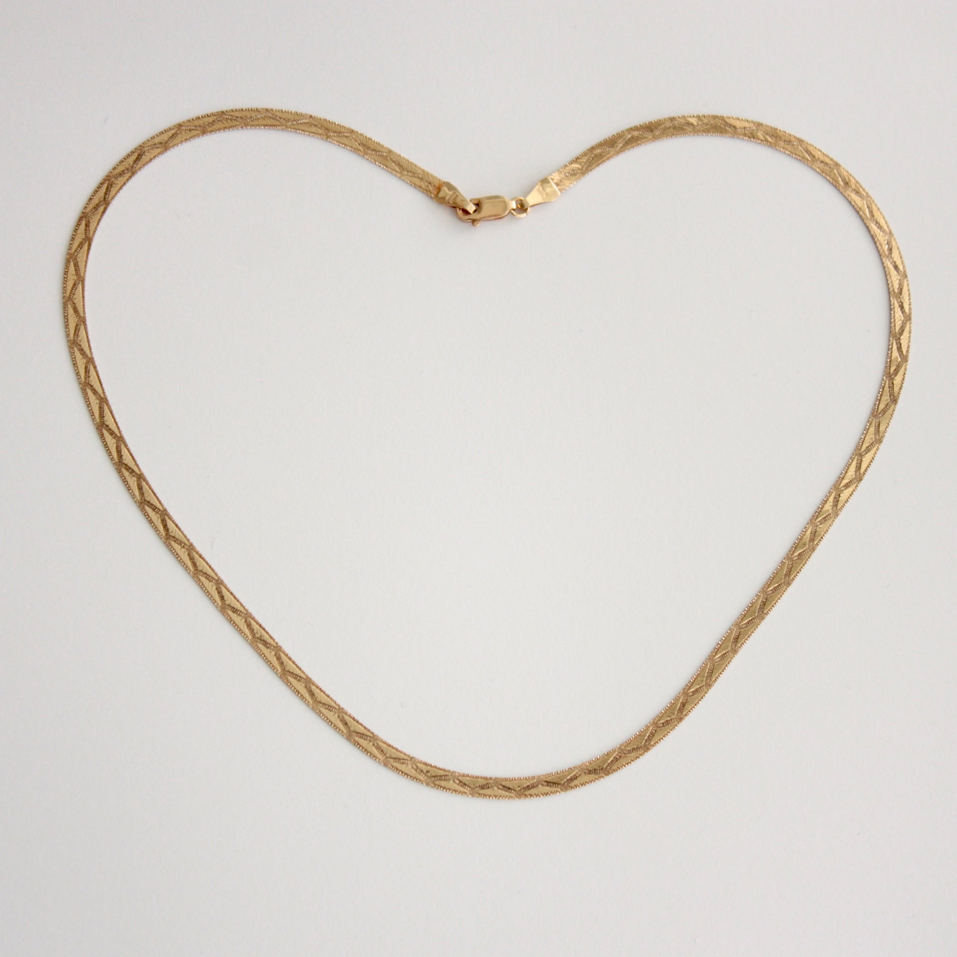 vintage 9ct gold herringbone necklace