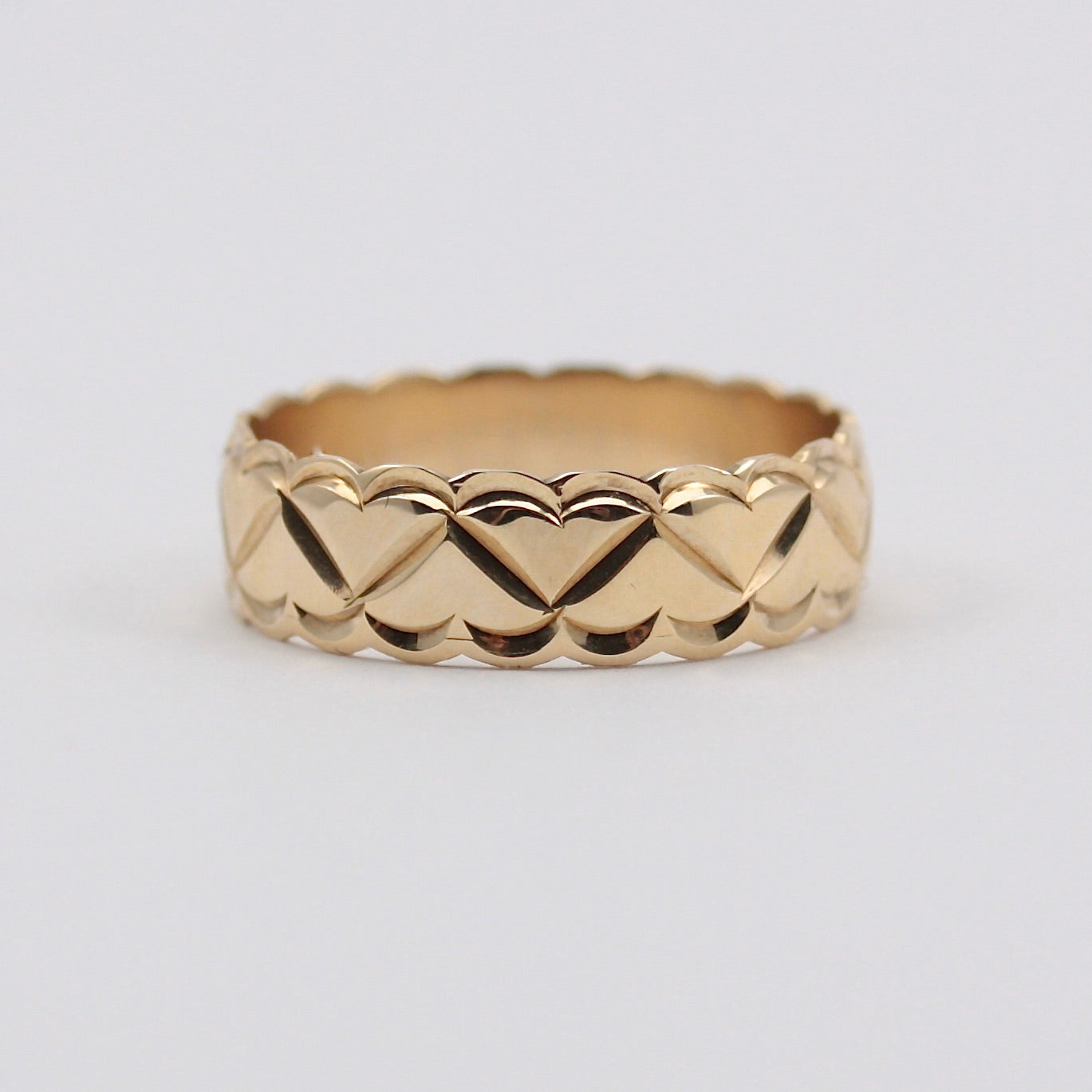 Vintage 9ct Gold Scalloped Edge Heart Patterned Band, 1987