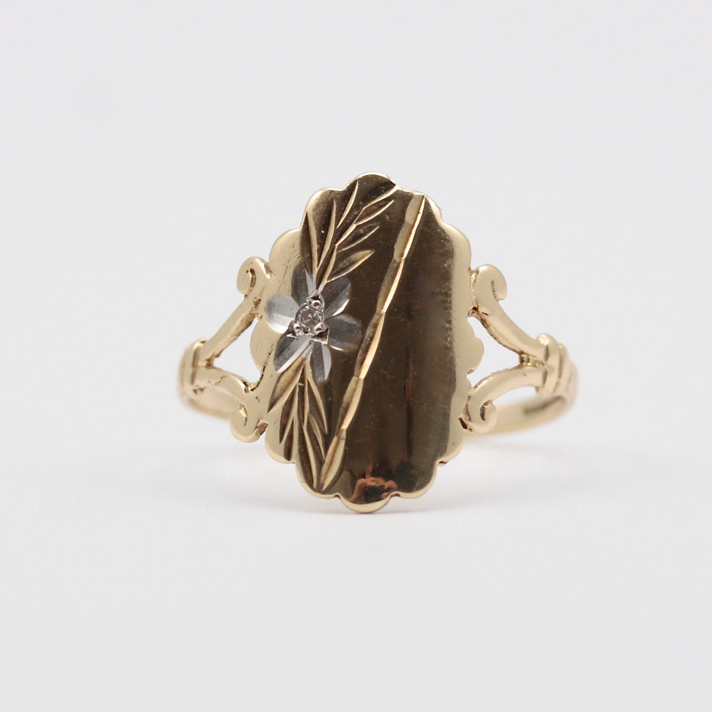 Vintage 9ct Gold Scalloped Oval Plaque Ring, 1991