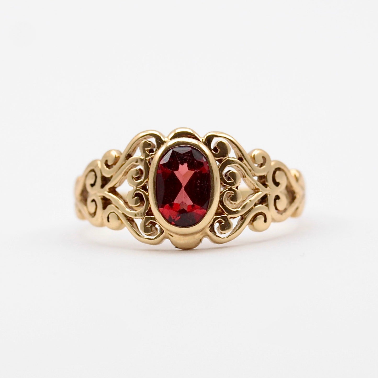 Vintage 9ct Gold and Garnet Scroll Design Ring 
