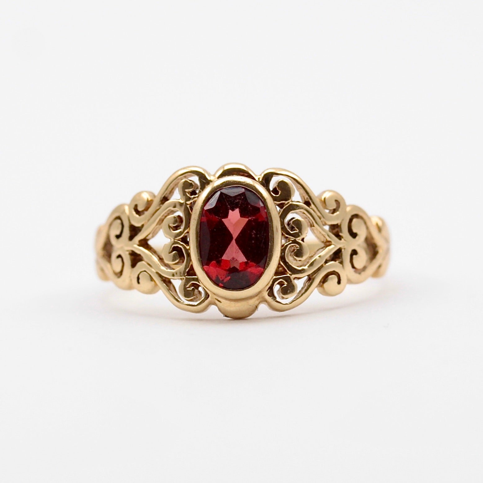 Vintage 9ct Gold and Garnet Scroll Design Ring 