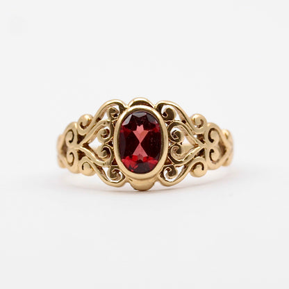Vintage 9ct Gold and Garnet Scroll Design Ring 
