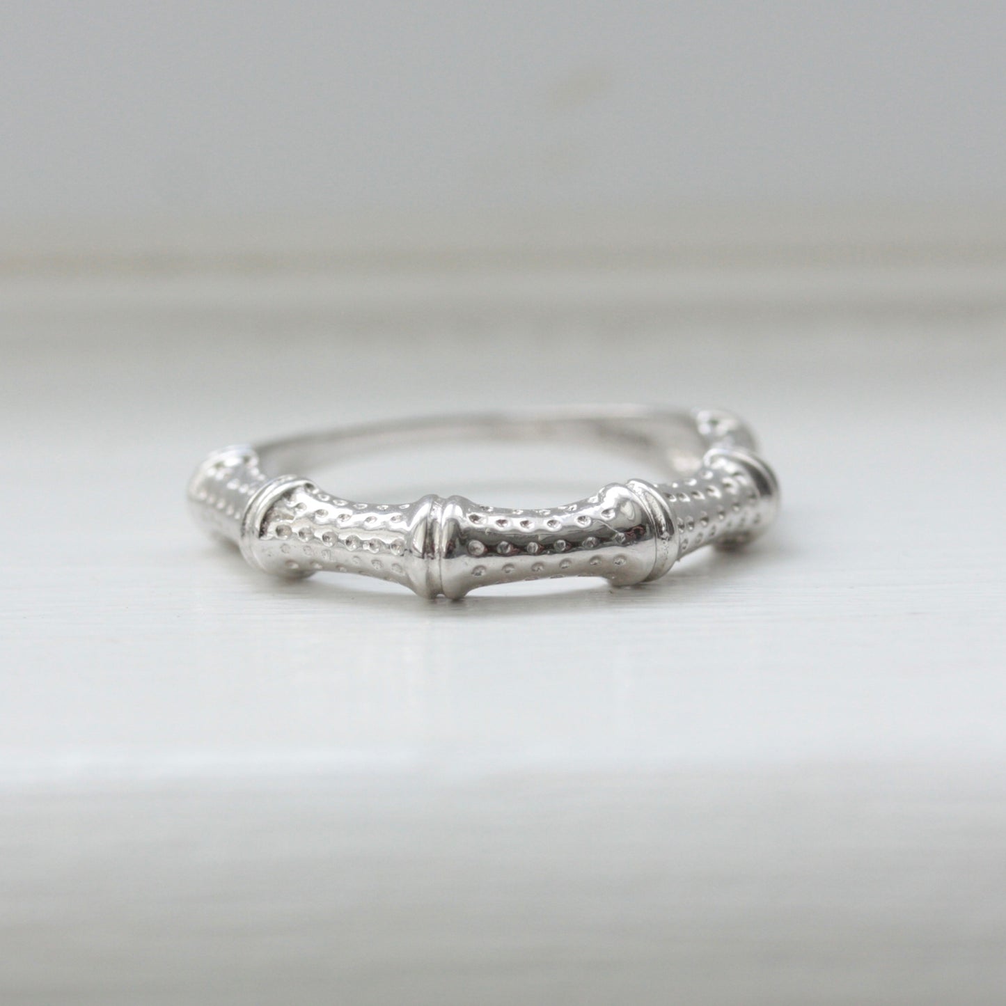 Vintage 9ct White Gold Textured Bamboo Design Ring