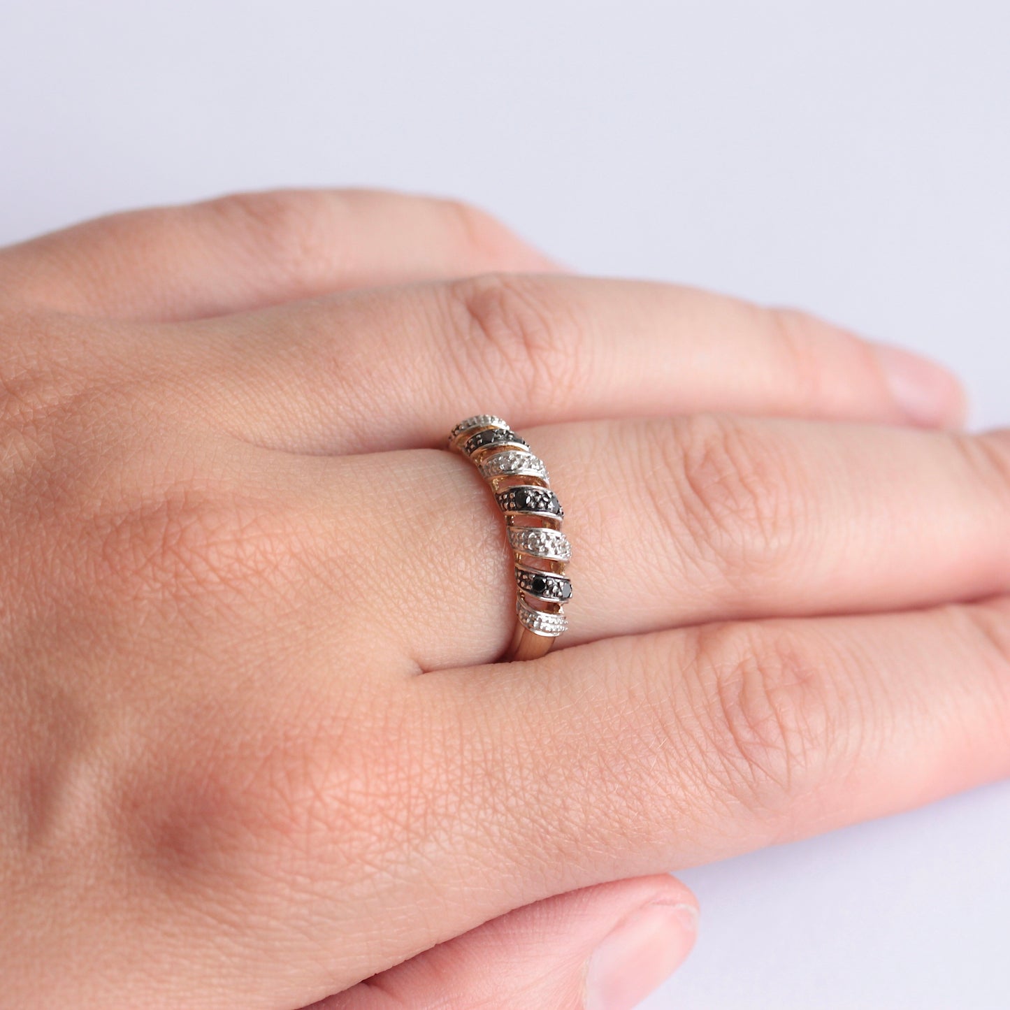 Vintage 9ct Gold Black & White Diamond Open Twist Ring
